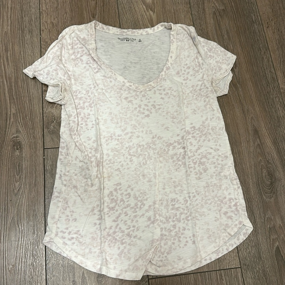 Pink cream animal print t-shirt Abercrombie small